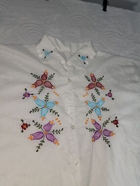 White Embroidered Button-Up Shirt with Multicolor Floral Design
